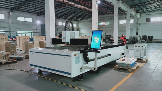 熱売 メタルレーザー プロセス レーザー カット 工業機械 機器 Cnc ファイバーレーザー 切断機 3015