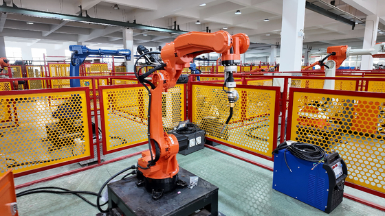 6 軸 ロボット アーム 自動 ファイバー 3D レーザー 切断 機械 ステンレス 鋼 ランプ シェード 自動車 シート メタル